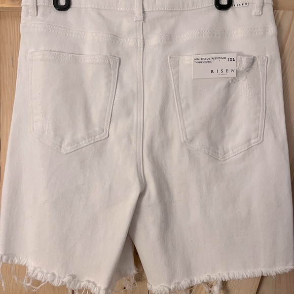 NWT Risen  White Jean Shorts Size 1X - Picture 2 of 4